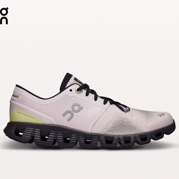 On Cloud - White and Navy Athletic Shoes Good Condition - Picture 5 of 5